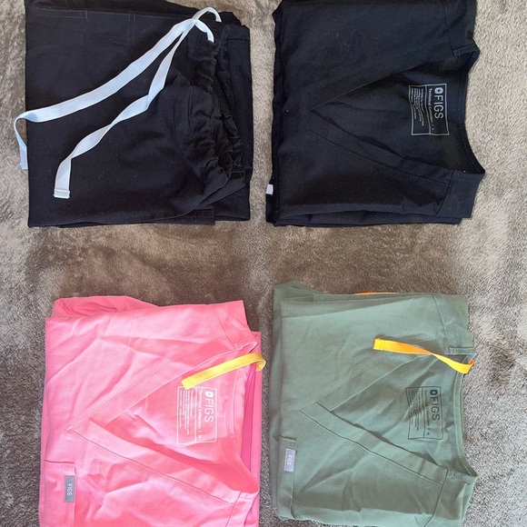 SOLD Figs scrubs - Picture 2 of 10